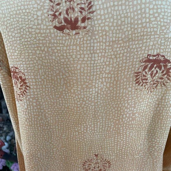 Katherine Kelly Collections • Size 12 • 100% Silk • Brwon/Gold • Floral • Blouse - Picture 7 of 15